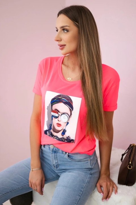 Bluzka z grafiką kobiety różowy neon