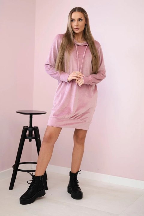 Ciemnoróżowa sukienka welurowa z kapturem