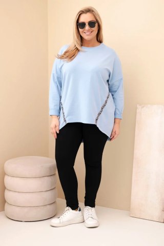 Bluzka damska Plus Size bawełniana z podwijanym rękawem i lampasem w panterkę niebieska