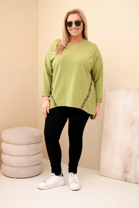 Bluzka damska Plus Size bawełniana z podwijanym rękawem i lampasem w panterkę oliwkowy