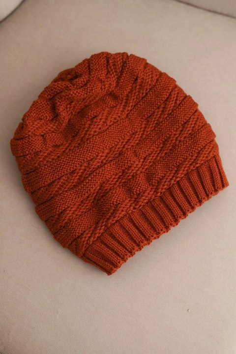 Czapka damska zimowa o klasycznym splocie prążkowanym K439 ruda