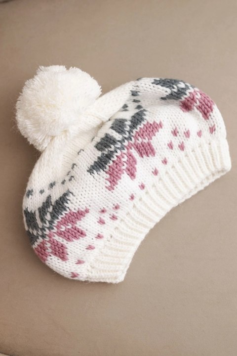 Czapka damska zimowa wełniana z motywem śnieżynek i pomponem K457 biała