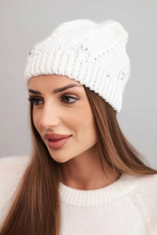 Czapka damska zimowa wełniana z ozdobnymi kryształkami K461 biała