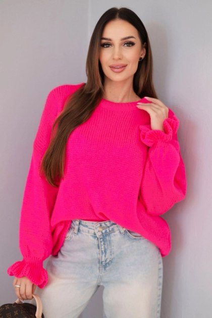 Sweter damski z dodatkiem moheru i wełny o luźnym fasonie różowy neon