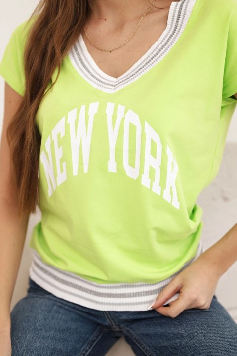 Bluzka bawełniana damska z dekoltem V i nadrukiem NEW YORK zielona
