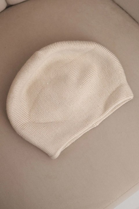 Czapka damska wełniana klasyczna gładka beanie K420 beżowa