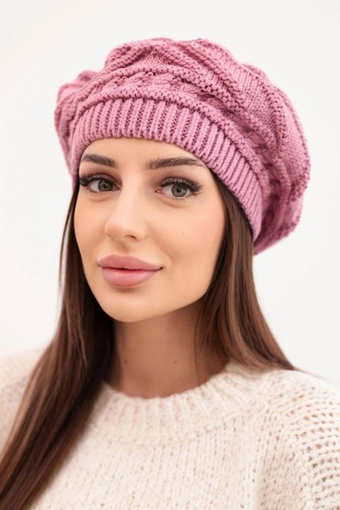 Czapka damska zimowa wełniana o luźnym fasonie i ozdobnym splocie K378 fioletowa