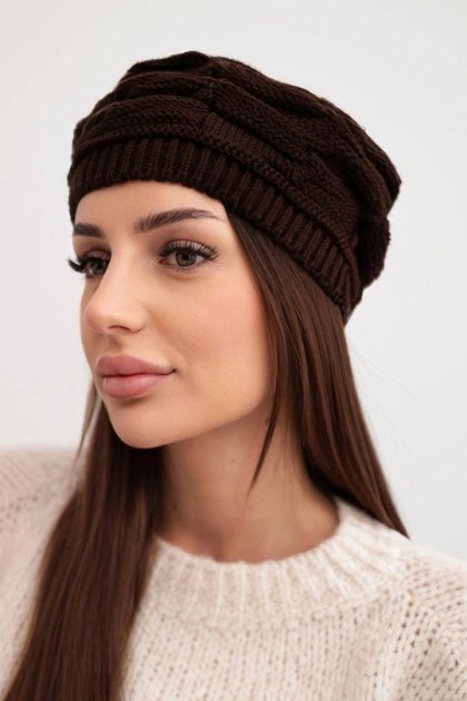 Czapka damska zimowa wełniana z ozdobnym splotem i dżetami K397 brązowa