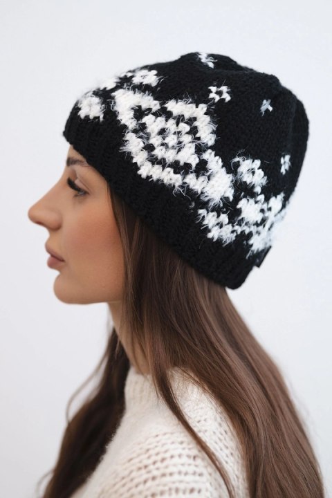 Czapka damska zimowa z norweskim wzorem i grubym splotem K351 czarny+biały
