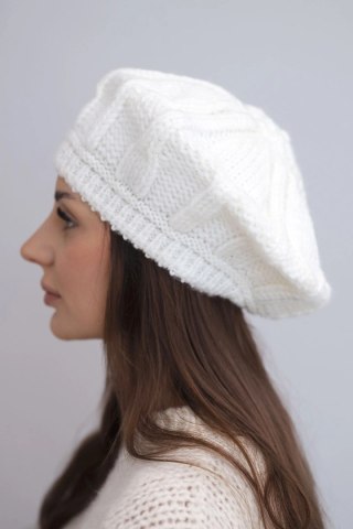 Czapka damska wełniana zimowa beret K414 ecru
