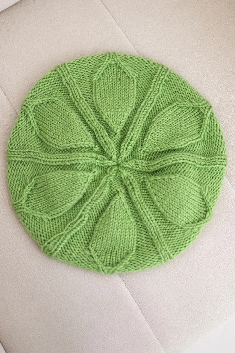 Czapka damska wełniana zimowa beret K414 zielona