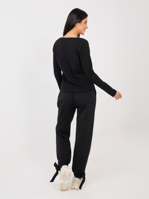 Czarne dresy z wiązaniem w kostce masewłko