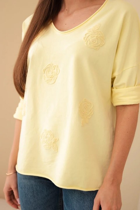 Bluzka damska bawełniana z haftowanymi kwiatami i dekoltem V żółta