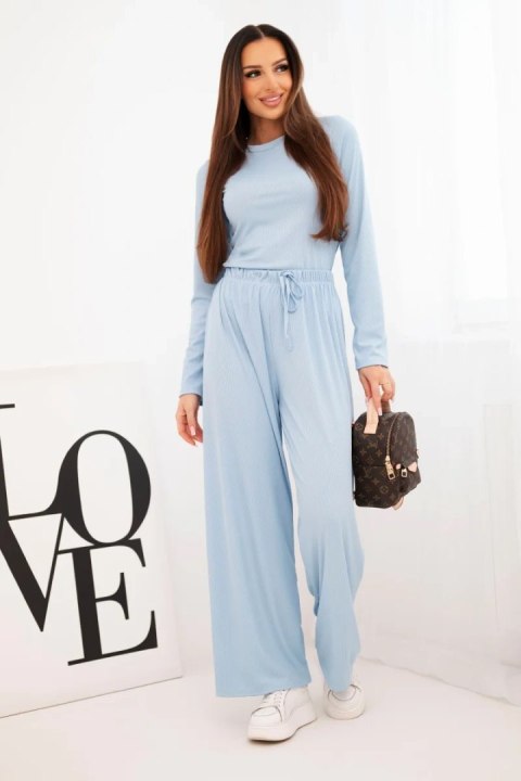 Elegancki niebieski komplet damski z wiskozy – szerokie spodnie i bluzka wide-leg