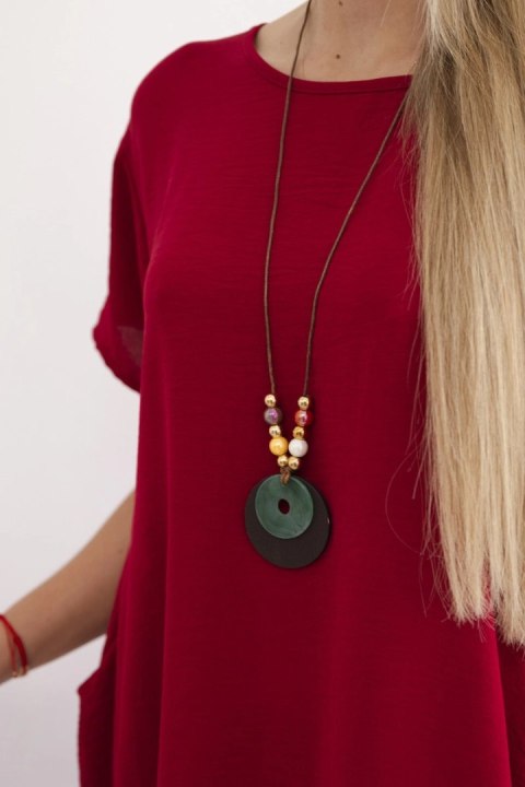 Sukienka z kieszeniami i wisiorkiem bordowy