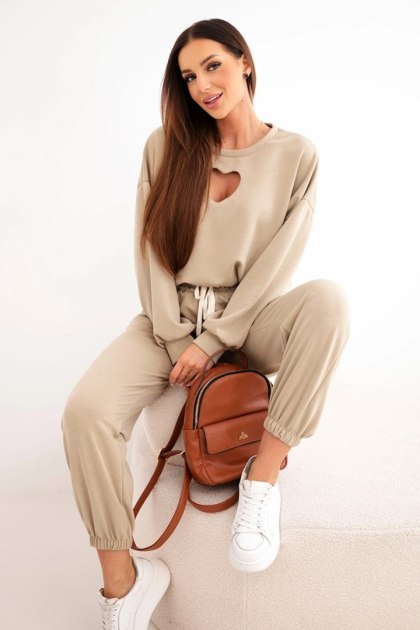 Komplet damski masełko z wycięciem w kształcie serca camelowy