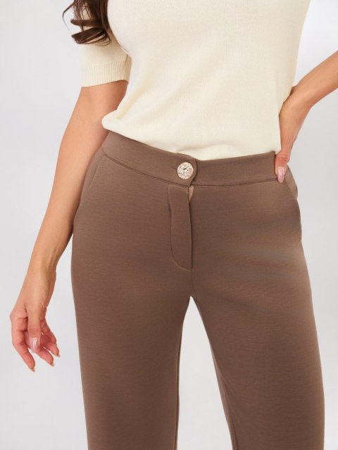 Spodnie masełko z prostymi nogawkami i wysokim stanem ciemno beżowe