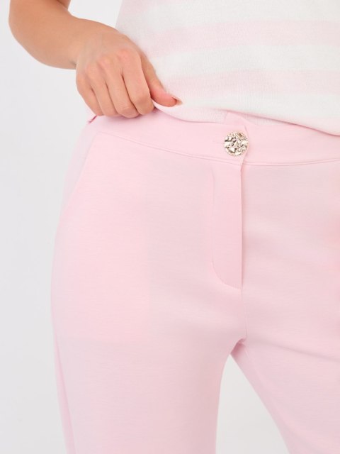 Spodnie masełko z prostymi nogawkami i wysokim stanem różowe