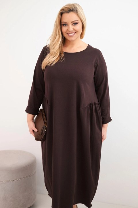 Elegancka brązowa sukienka damska Plus Size z bawełny z modelującym marszczeniem w talii