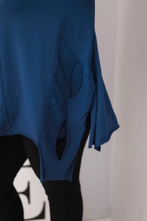 Bluzka damska bawełniana Plus Size z asymetrycznym dołem i wycięciami granatowa