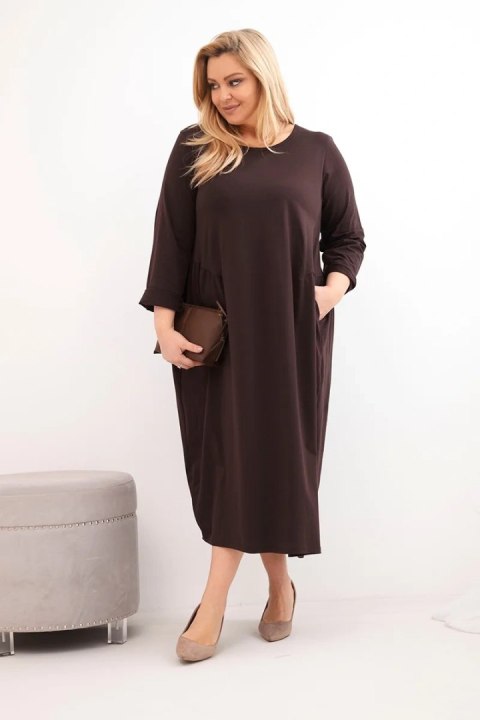Elegancka brązowa sukienka damska Plus Size z bawełny z modelującym marszczeniem w talii