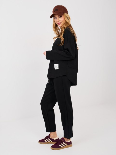 Damski dres masełko z ozdobnymi naszywkami czarny