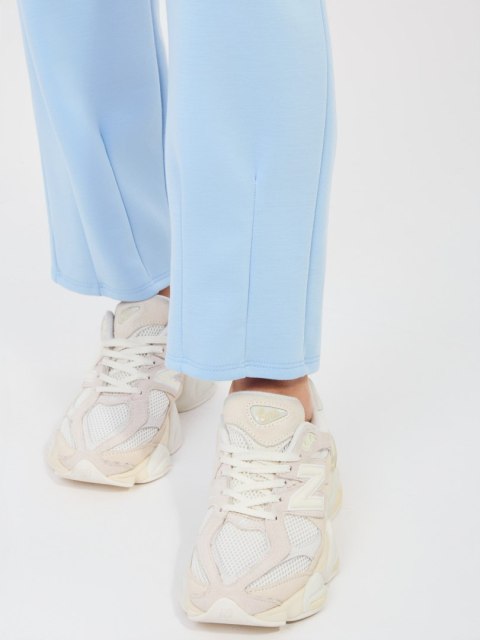 Komplet damski z naszywkami masełko niebieski