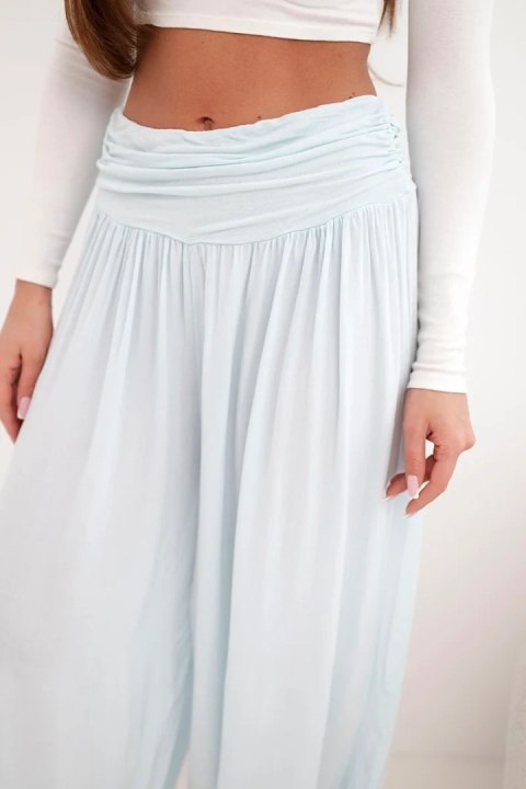 Spodnie damskie wiskozowe z szeroką nogawką i marszczeniami niebieskie