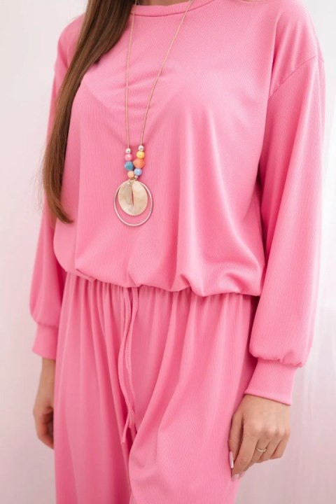 Komplet damski wiskozowy bluza z wisiorkiem i szerokie spodnie jasno różowy