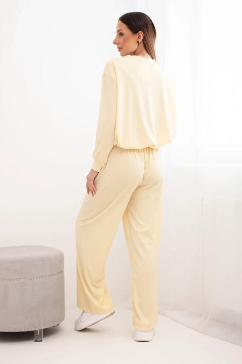 Komplet damski wiskozowy bluza z wisiorkiem i szerokie spodnie żółty