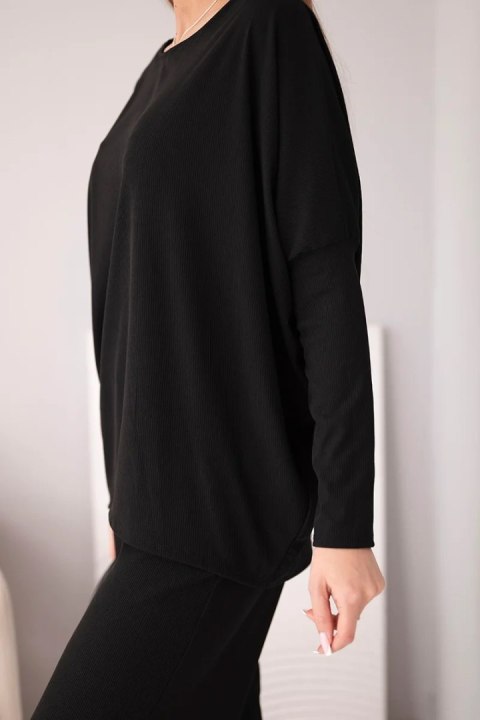 Czarny komplet damski wiskozowy z luźną bluzką i spodniami