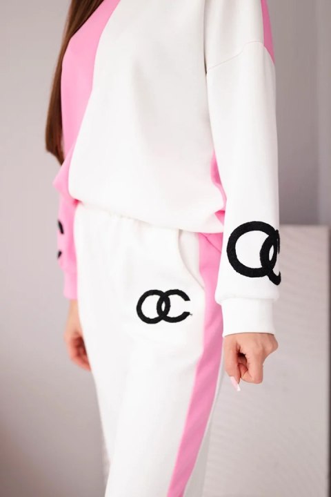 Komplet dresowy damski Masełko dwukolorowy z bluzą oversize i prostymi spodniami jasny różowy+biały