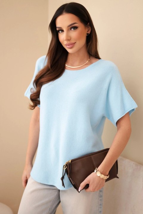 Błękitny sweter damski z krótkim rękawem o luźnym kroju