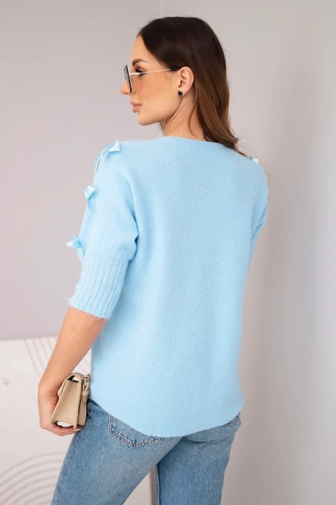 Sweter damski z krótkim rękawem i ozdobnymi kokardkami niebieski