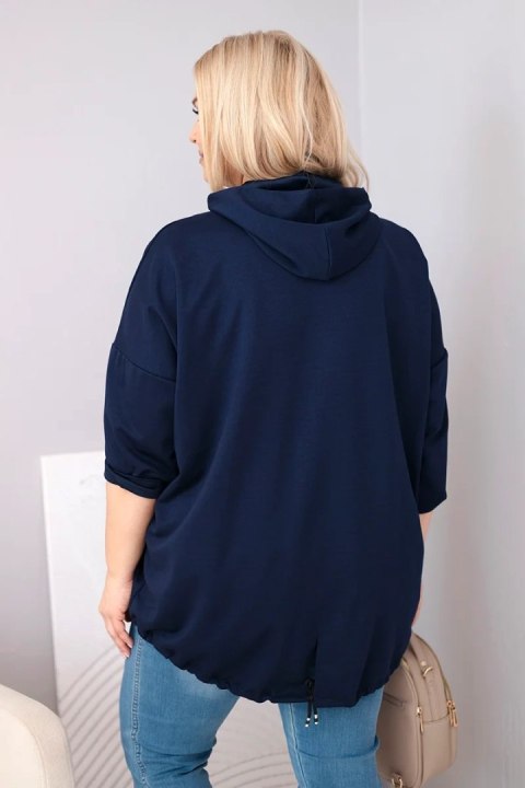 Bluza damska Plus Size wiskozowa z kapturem i kieszenią kangurką granatowa