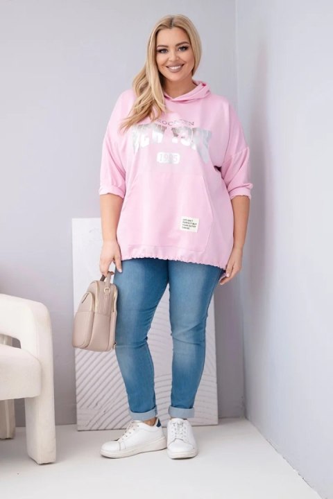 Bluza damska Plus Size wiskozowa z kapturem i kieszenią kangurką jasno różowa