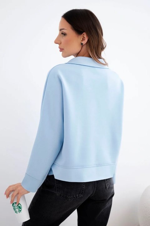 Bluza damska masełkowa z wiskozy i z kołnierzykiem i dekoltem V niebieska