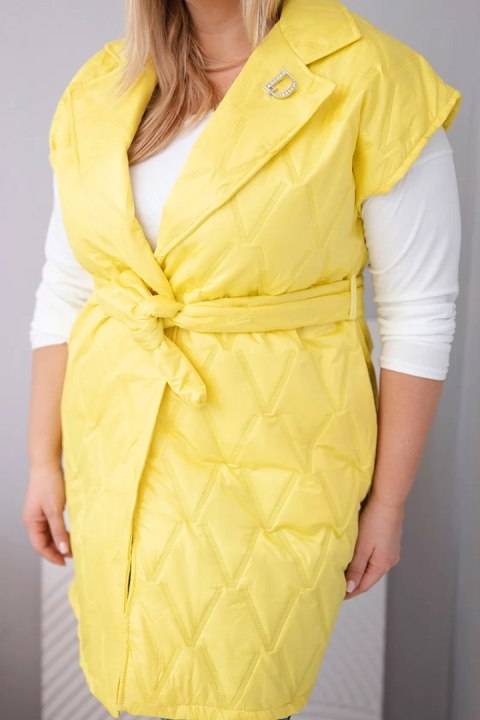 Kamizelka damska Plus Size pikowana z paskiem i kołnierzem żółta