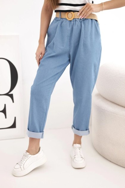 Spodnie damskie z podwijaną nogawką i paskiem jasno jeansowe