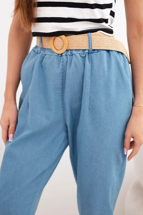 Spodnie damskie z podwijaną nogawką i paskiem jasno jeansowe