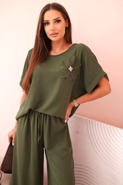 Komplet damski z wiskozy z ozdobnym kwiatem i szerokimi spodniami khaki