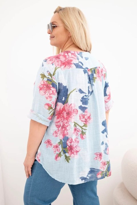 Bluzka damska bawełniana Plus Size z dekoltem V w kwiatowy wzór niebieska