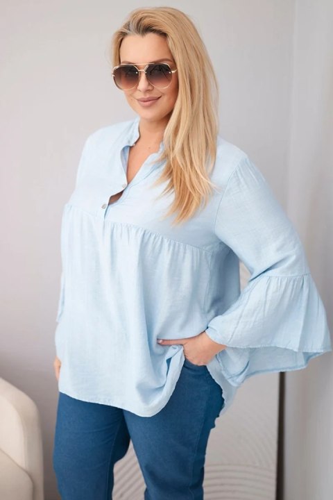 Bluzka damska wiskozowa Plus Size z falbaniastym rękawem i dekoltem V niebieska