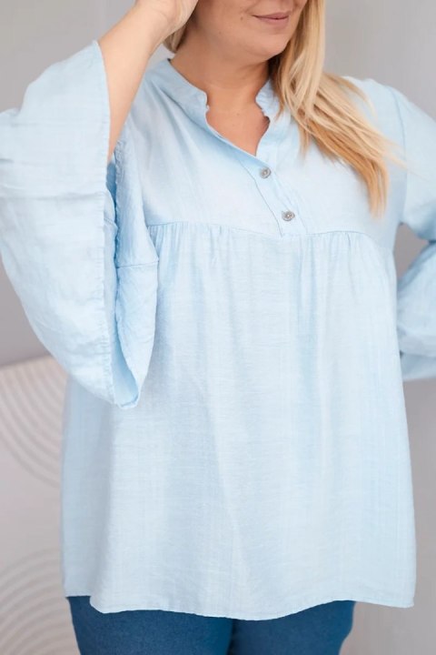 Bluzka damska wiskozowa Plus Size z falbaniastym rękawem i dekoltem V niebieska