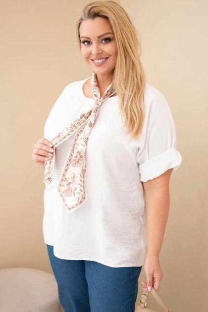 Bluzka damska wiskozowa Plus Size z krótkim rękawem i ozdobną apaszką biała