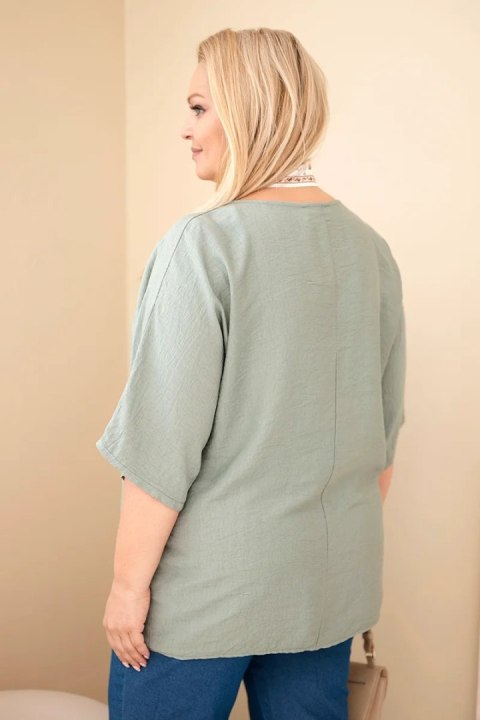 Bluzka damska wiskozowa Plus Size z krótkim rękawem i ozdobną apaszką khaki