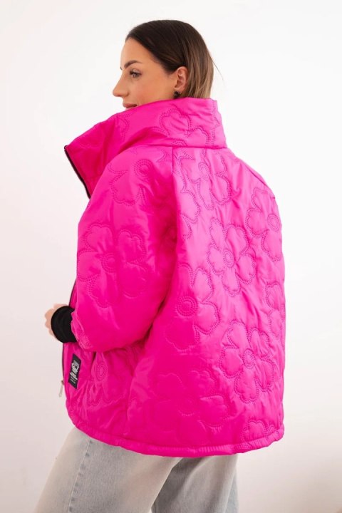 Kurtka damska wiosenna pikowana z ozdobnym tłoczeniem i zamkiem różowy neon