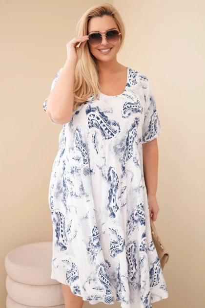 Sukienka damska wiskozowa Plus Size z krótkim rękawem i fasonem paisley biała