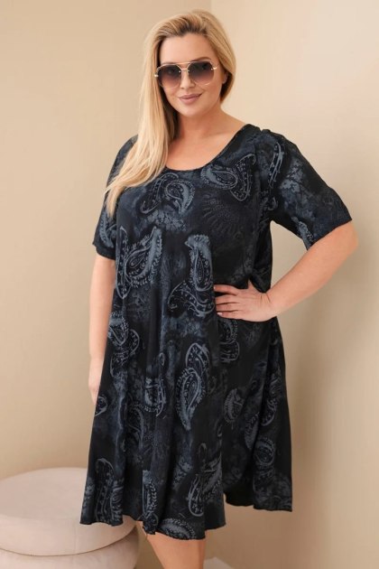 Sukienka damska wiskozowa Plus Size z krótkim rękawem i fasonem paisley czarna