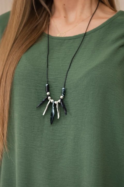 Bluzka oversize z wisiorkiem jasny khaki